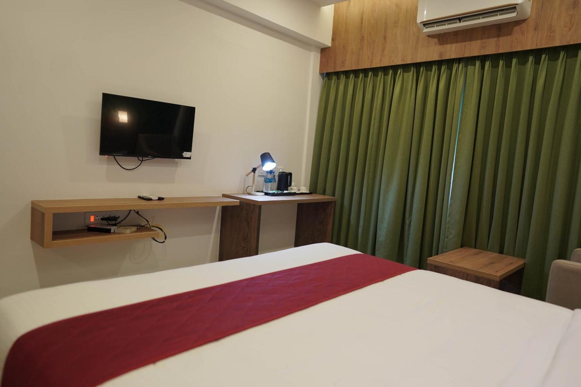 Hotel Vkj Inn Aluva Alwaye المظهر الخارجي الصورة